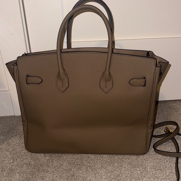 Elegant Brown Leather Handbag - Picture 5 of 7